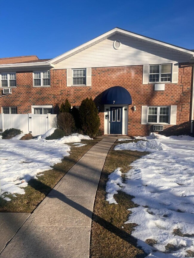 Building Photo - 460 Old Town Rd