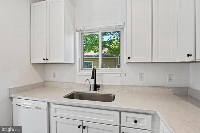 Building Photo - 11039 Villaridge Ct