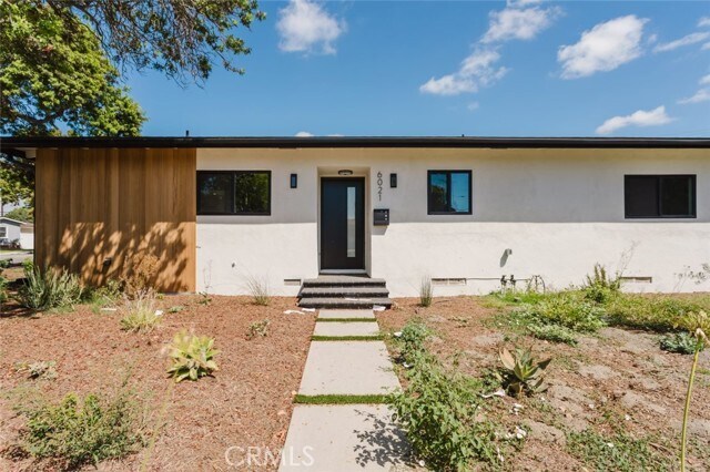 Building Photo - 6021 E Oakbrook St