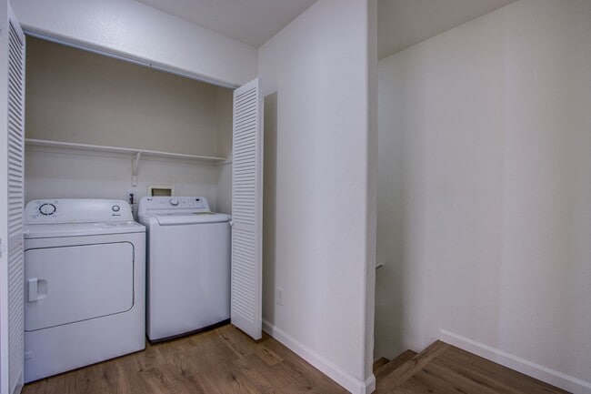 Building Photo - Lovely 4 bedroom 2.5 bath townhome in North Las Vegas gated community with a pool!