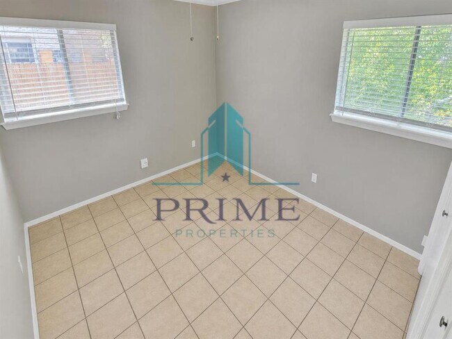 Building Photo - 9900 Randall Dr
