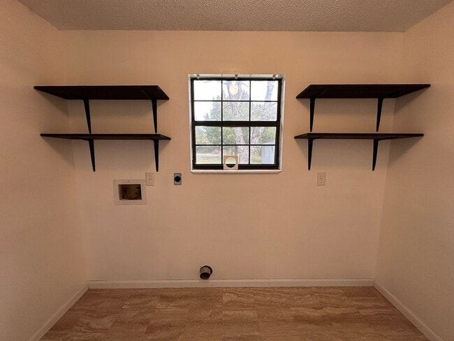 Building Photo - 562 Mush Bluff Rd