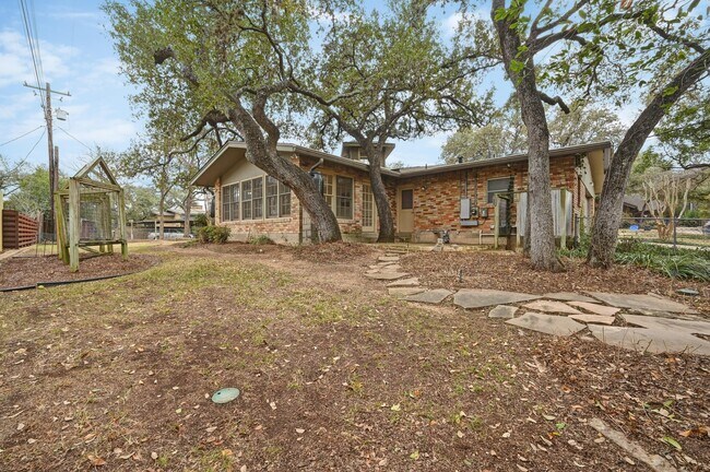 Building Photo - 2807 Hatley Dr