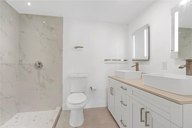 Building Photo - 2714 SW 36th Ave