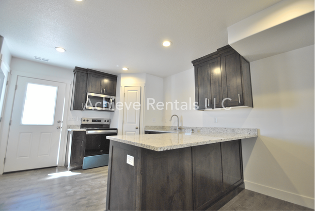 Building Photo - 360 N 2650 W