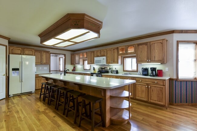 Building Photo - 5558 State Hwy 265