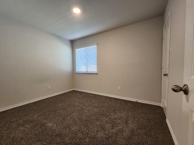 Building Photo - Bright & Beautiful 3-Bedroom Home in Three...