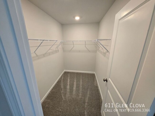 Building Photo - 611 Glen Clova Dr