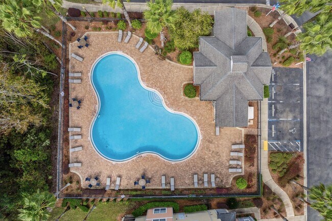 Building Photo - Fully Renovated 3BR/2.5BA Condo with Garag...