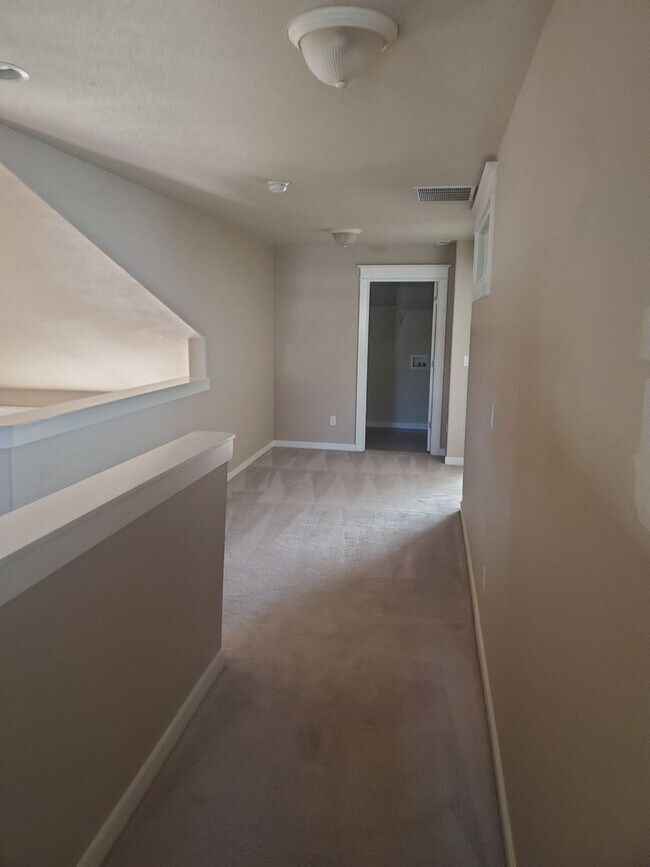 Building Photo - SW Bend - 3 Bed 2.5 Bath -Fenced-Corner lot-Amenities