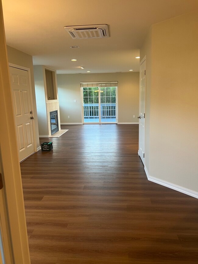 Building Photo - 301 Brant Ln