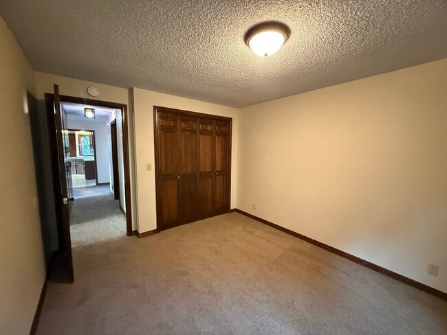 Building Photo - 1150 NW Sunnywood Ct