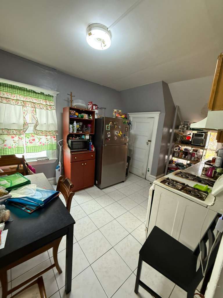 Kitchen - 681 E 28th St