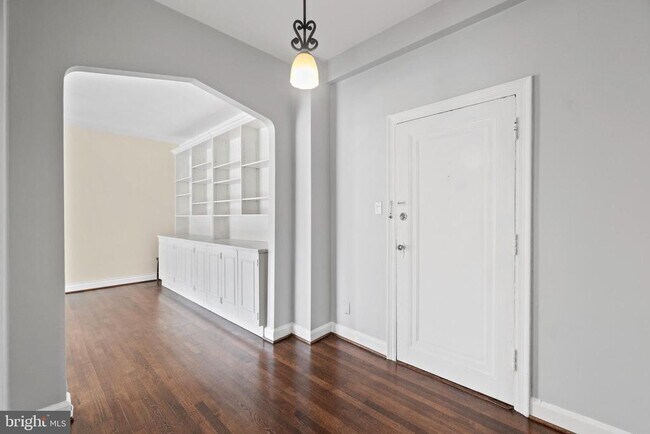 Building Photo - 2737 Devonshire Pl NW