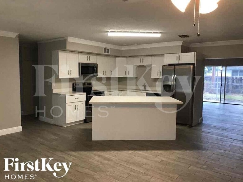 Building Photo - 4882 Pine Cone Ln