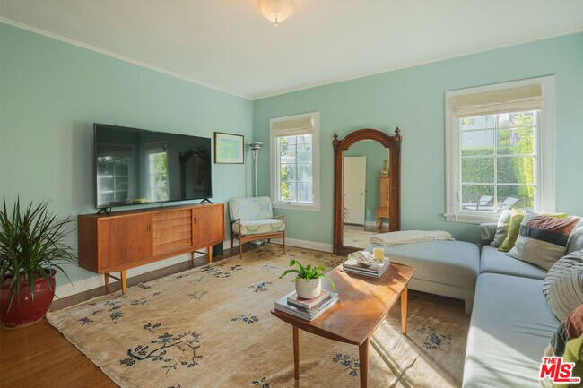 Building Photo - 513 N Mansfield Ave