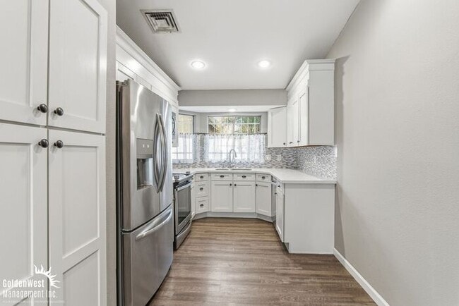 Building Photo - Newly Updated 2Bdm 2Ba Home with Fireplace & Private Patio in Mesa!