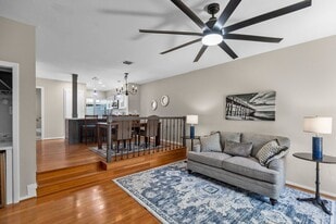 Building Photo - 5094 Glenmont Dr