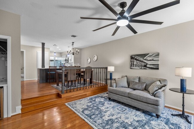 Building Photo - 5094 Glenmont Dr