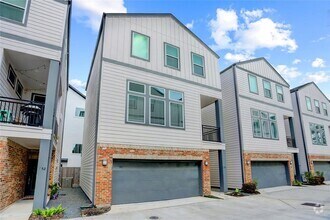 Building Photo - 750 W Donovan St