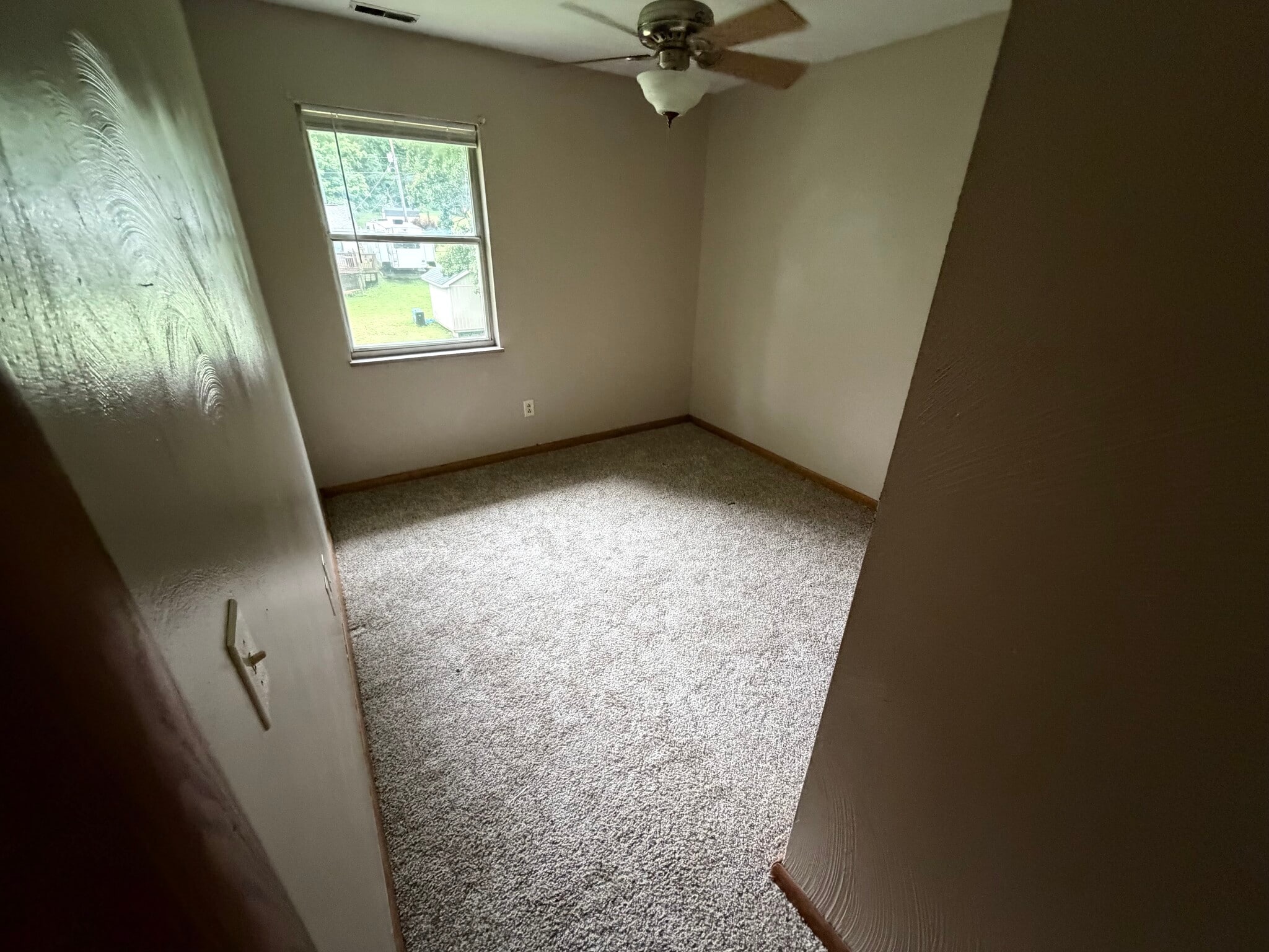 Building Photo - 1805 Pinewood Dr