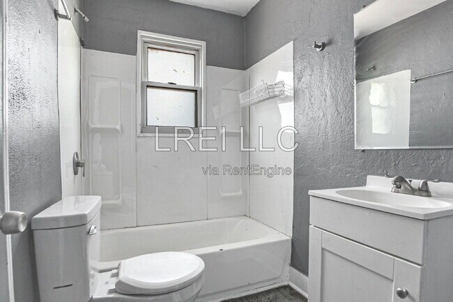 Building Photo - 3127 Southern Ave