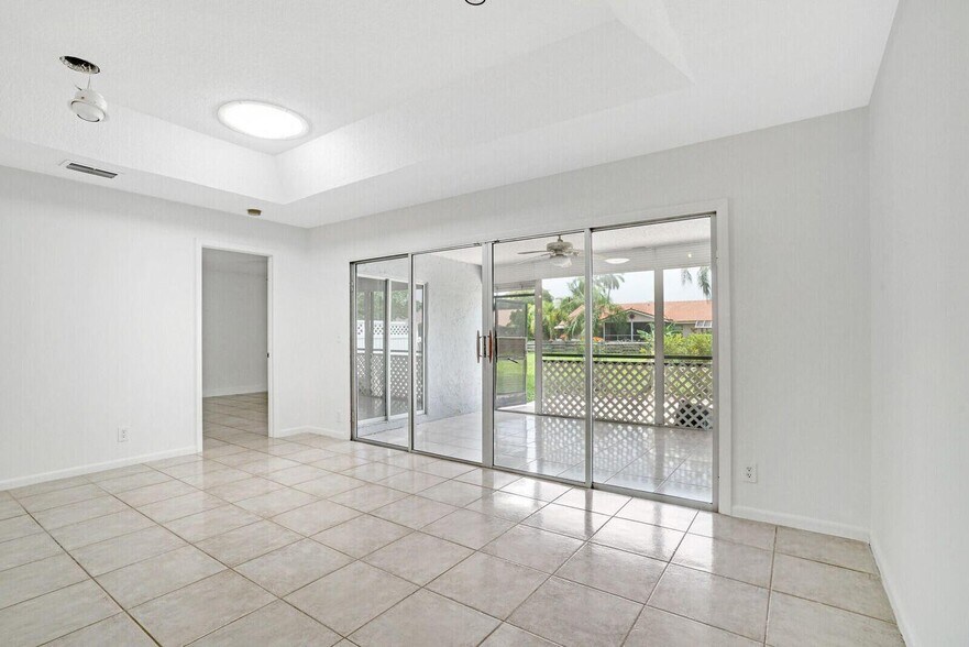 Building Photo - 9044 Pine Springs Dr