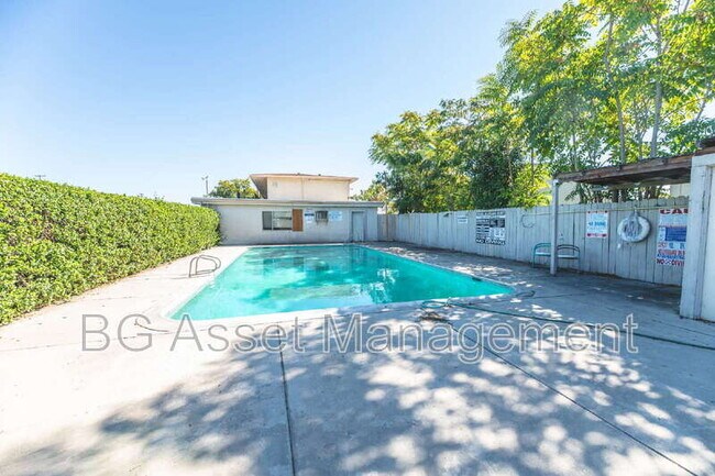 Building Photo - 1932 Ethan Wy