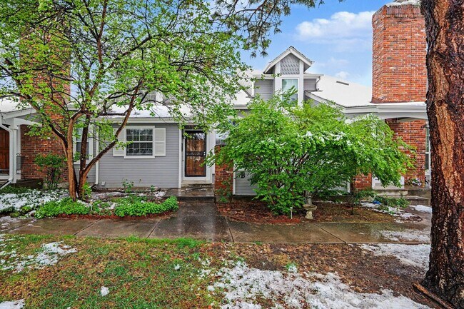 Building Photo - Beautiful Littleton Townhome | 2 Bed + 3 Bath | Nearly 2,000 Sq Ft | Prime Location