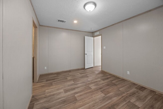 Building Photo - Peaceful 3 Bedroom Rental Home on 1 Acre – Lawn Care Included
