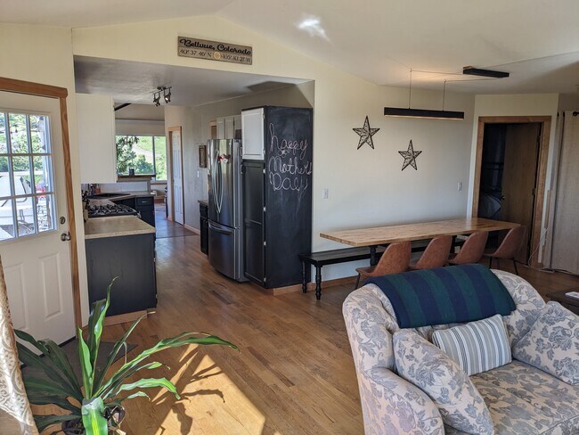 Building Photo - 6009 Blue Spruce Dr