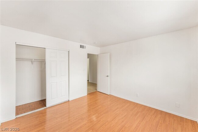 Building Photo - 375 N 15th St