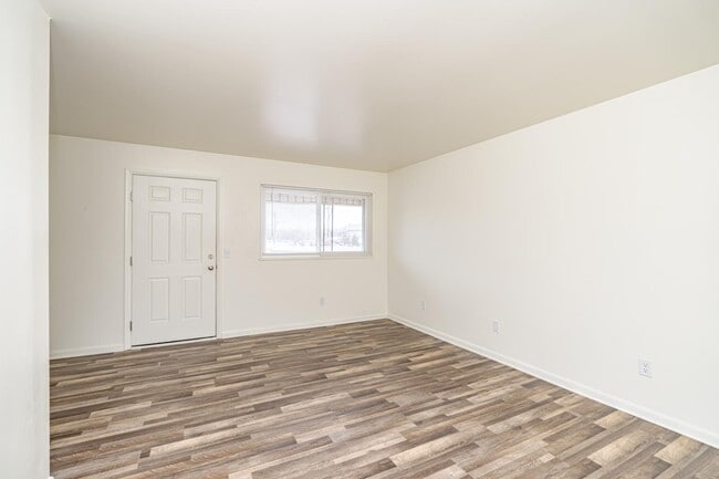 Building Photo - 209 N Woodland Dr