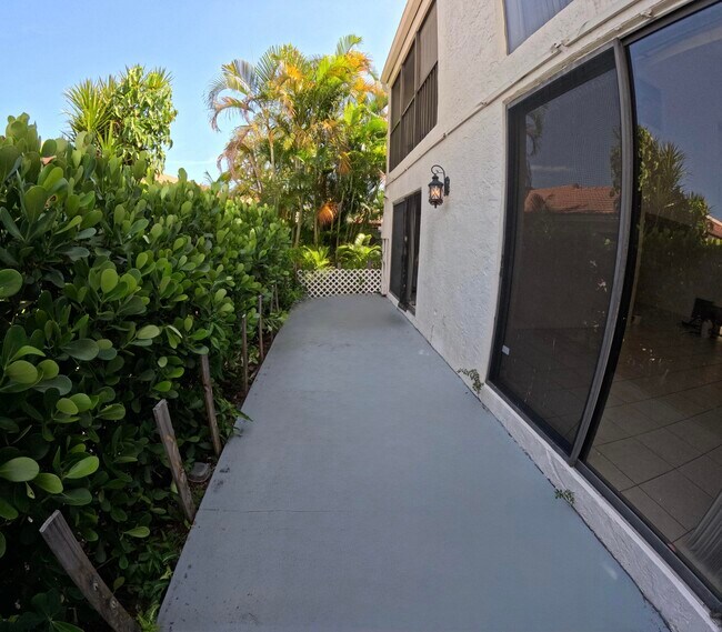 Building Photo - 7473 Champagne Pl