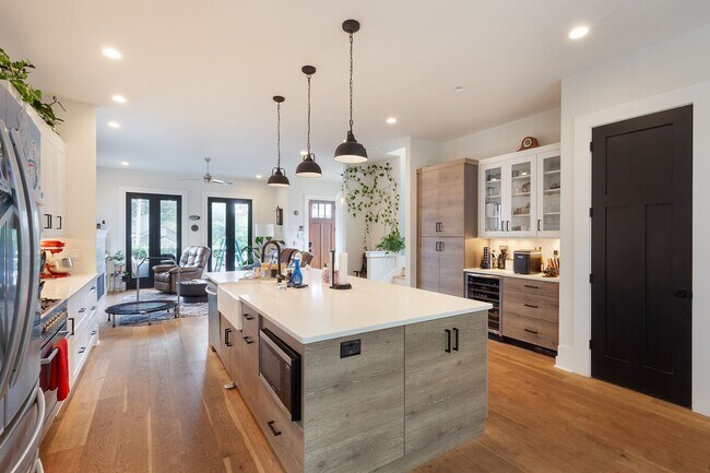 Building Photo - Stunning 4/3.5 Home in Highly Sought-After Area w/ 1300 Sq Ft of Outdoor Space!