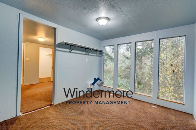 Building Photo - Private 2 bed 2 bath home