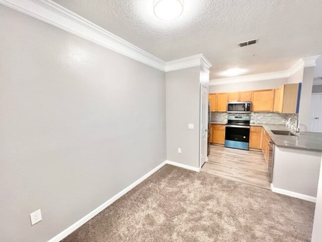 Building Photo - Orlando - 3 Bedroom, 2 Bathroom - $1,745.00