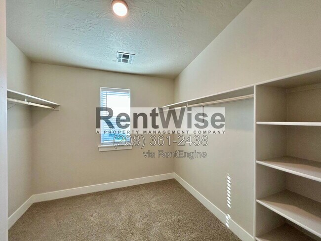 Building Photo - 5690 N Jumplist Ave