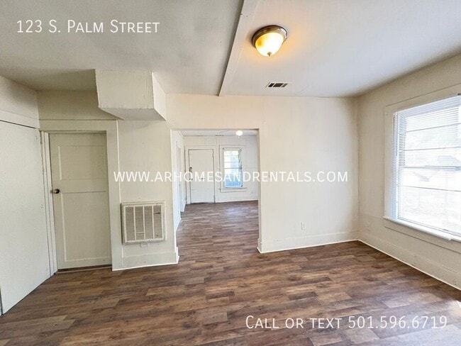 Building Photo - 123 S Palm St