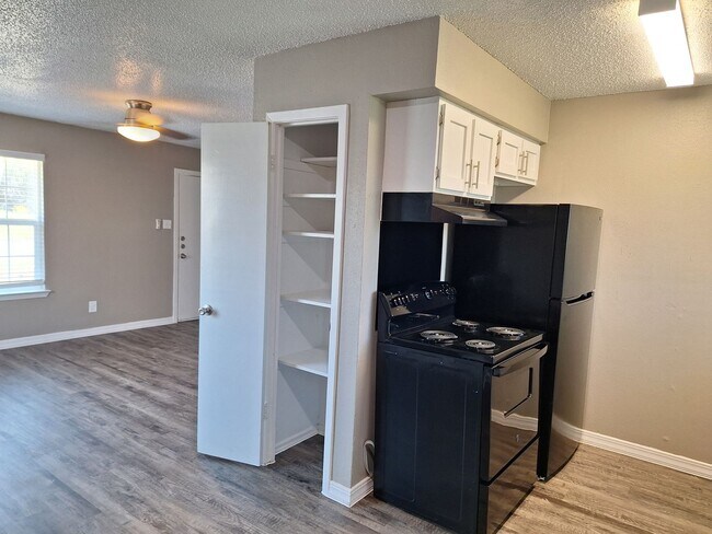 Building Photo - 2815 Wheatfield Dr