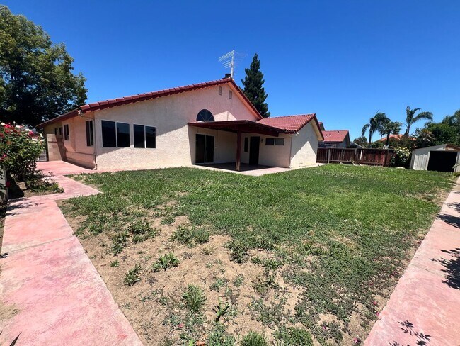 Building Photo - For Rent – Spacious 3 Bed / 2 Bath | 2,660 Sq Ft | West Madera