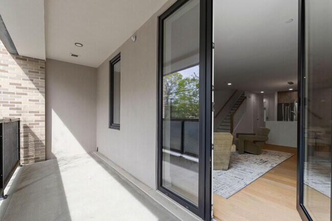 Building Photo - 33 Calvert St