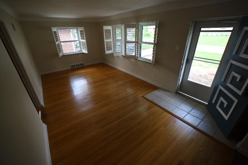 Building Photo - 1041 Martha Ln
