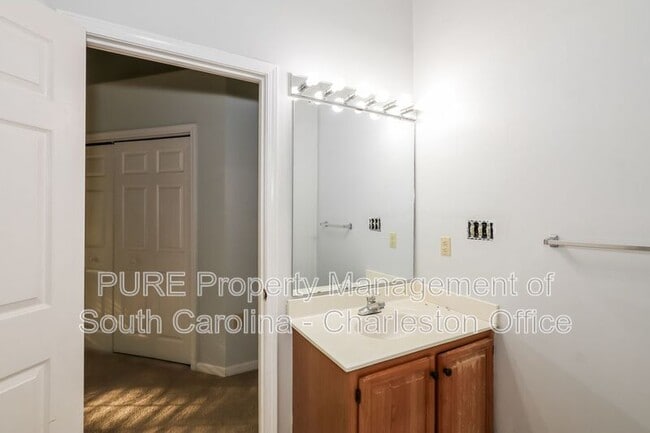 Building Photo - 208 Pipers Ln
