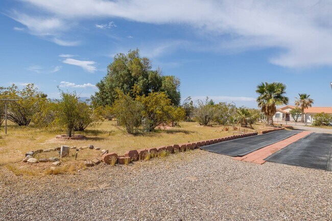 Building Photo - Home in Desert Springs