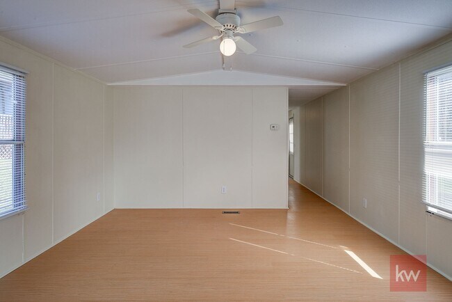 Building Photo - 102 Claude Simmons Rd