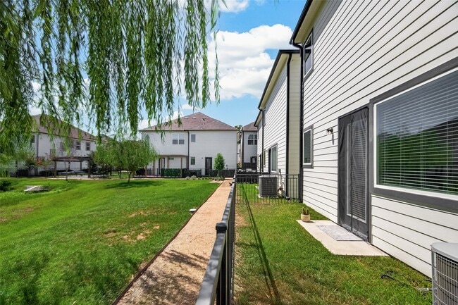 Building Photo - 5912 Haring Ln