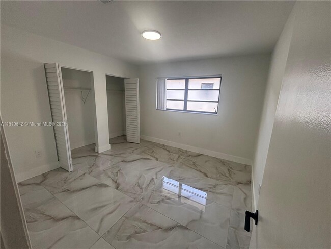 Building Photo - 810 NW 31st Ave