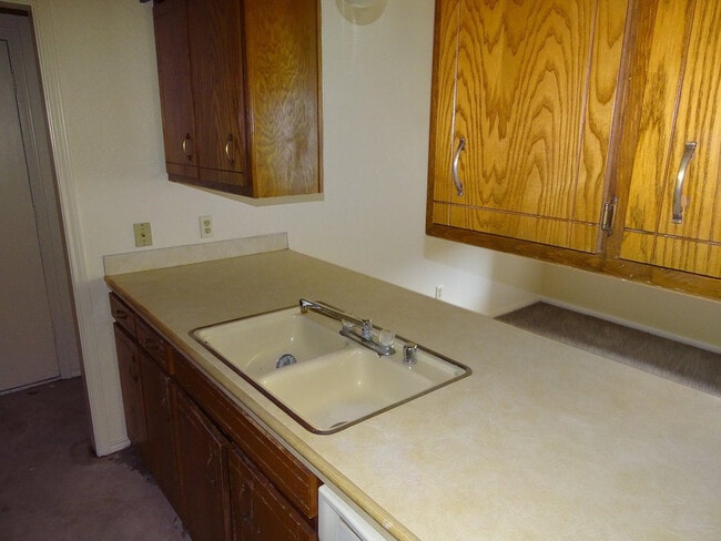 Building Photo - 2303 84th St