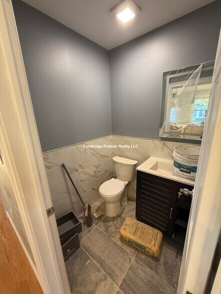 Building Photo - 8 Brentwood St